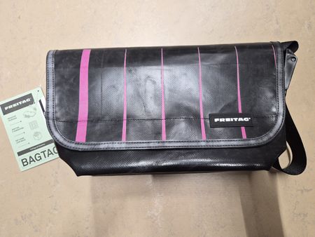 Freitag Surfside F42 Neu!!! Schwarz/Pink, Wow!!!!