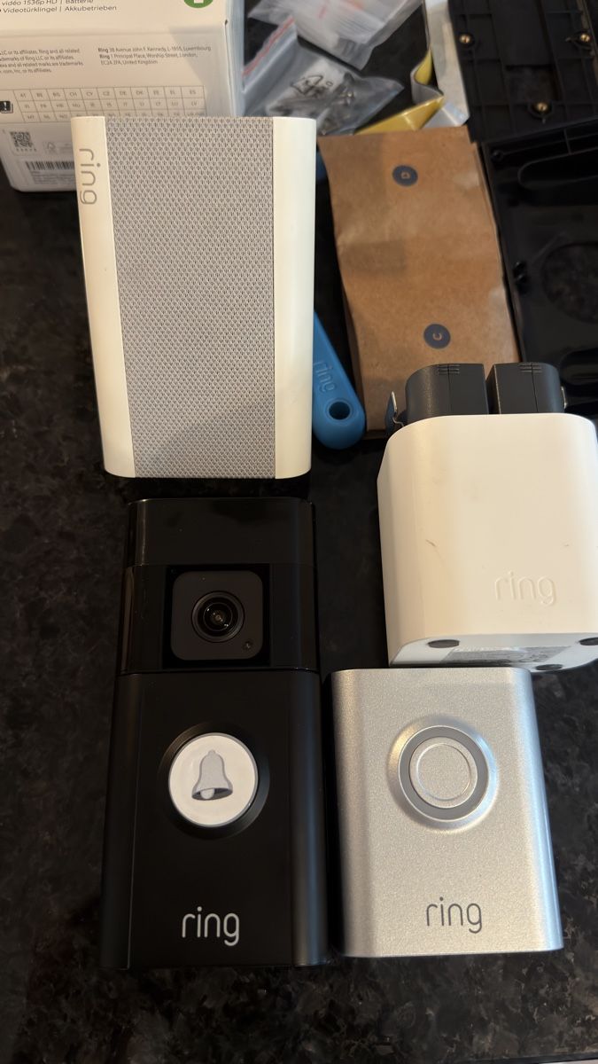 Caméscopes: Ring Doorbell Pro + Chime 2 – Neuf (Voir description) à Vevey par diogodasilva_