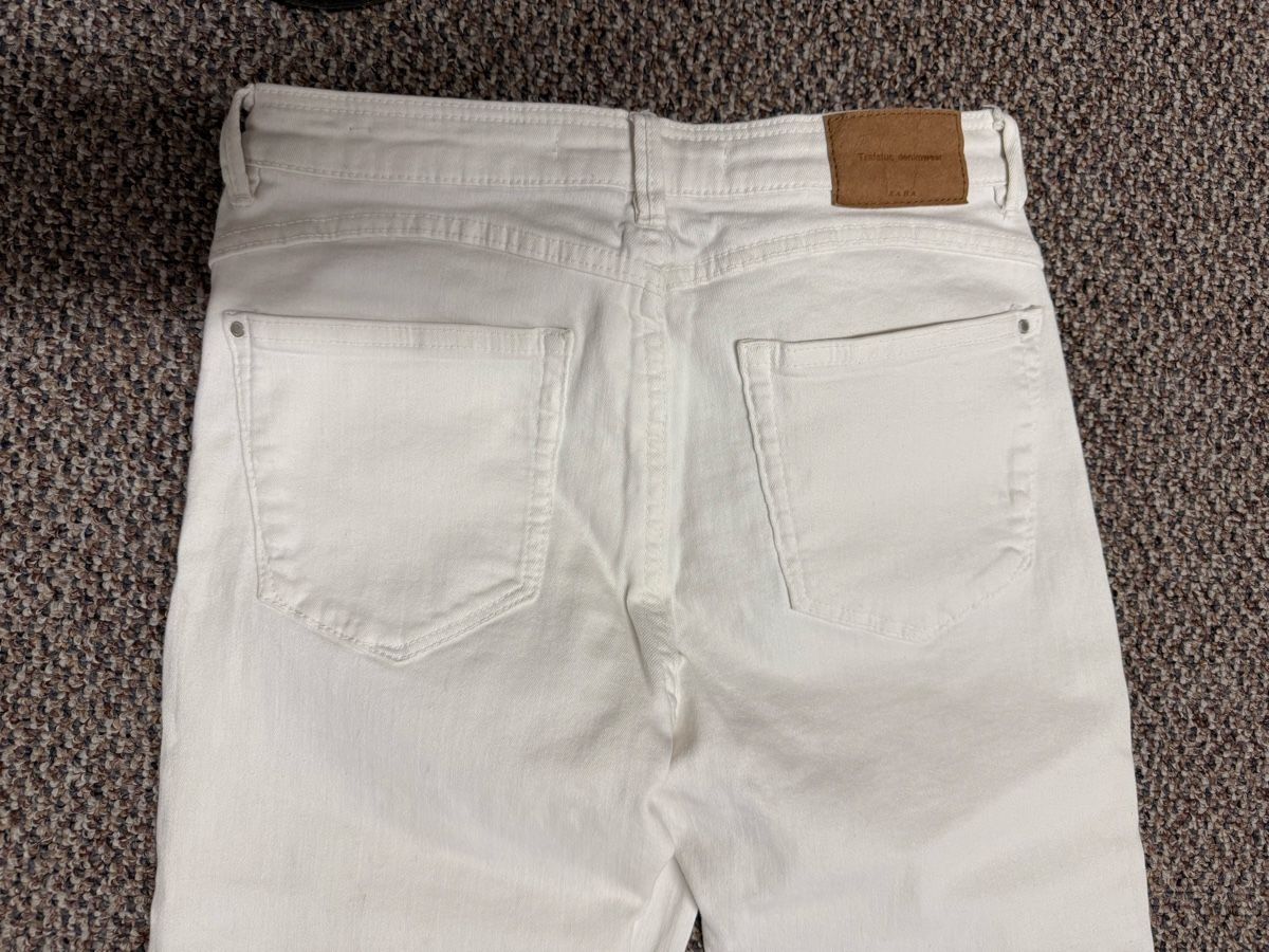 Pantaloni: Hose zara – Usato da visp venduto da Kmemo1 1