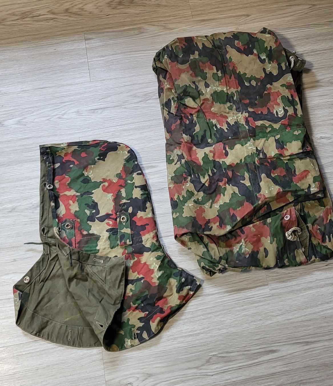 Armée suisse Uniformes: Tarnblachen/Umhang  – D'occasion à Sachseln par Nagelschuh 3