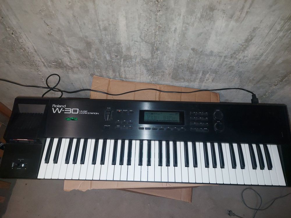 Roland W30 Workstation Kaufen auf Ricardo