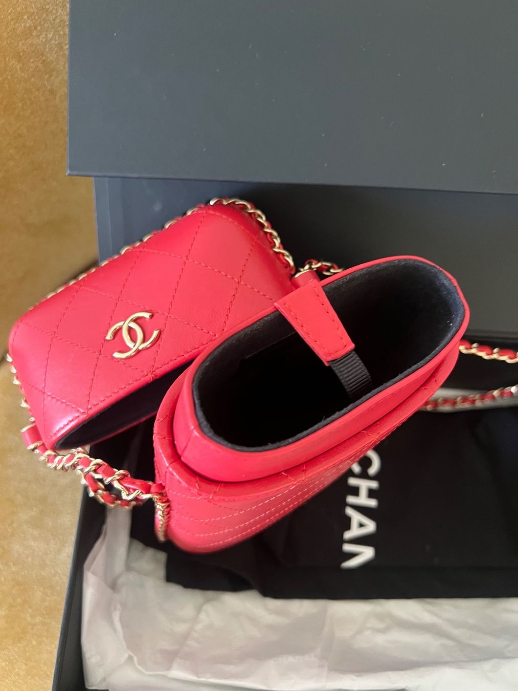 Chanel Borse da donna: Sac Chanel en cuir – Usato da Lutry venduto da roxypoxy 2
