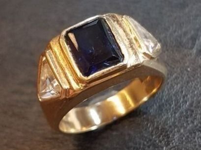 Anelli: Ring in Gelbgold mit Kristall – Nuovo (secondo la descrizione) da Unterägeri venduto da Altgoldschmuck