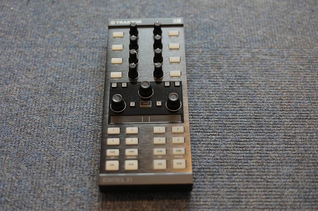 Console di mixaggio: Traktor Kontrol X1 Mk2 – Usato da Spreitenbach venduto da Wuzzle3000