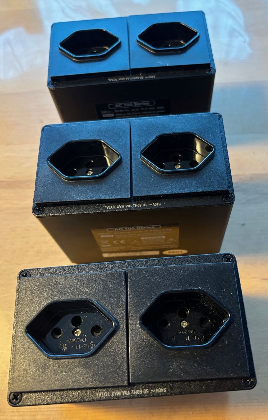 Spine: 3 Stück Extron AC 100 Series Steckdosen Module 10 A max. – Nuovo (secondo la descrizione) da Bassersdorf venduto da Antaris01
