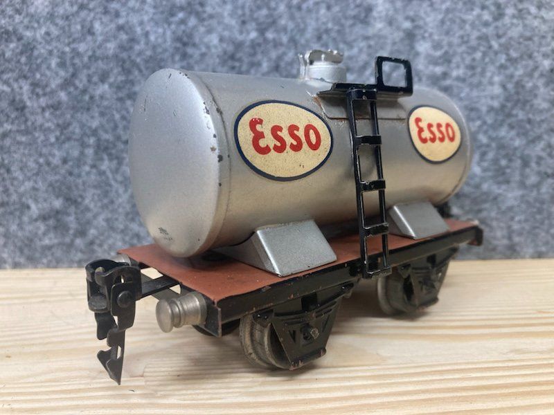 Märklin Modellini di ferrovie: Märklin Spur 0 Kesselwagen Esso hellgrau – Usato da Büsserach venduto da ModellbahnDepot 3