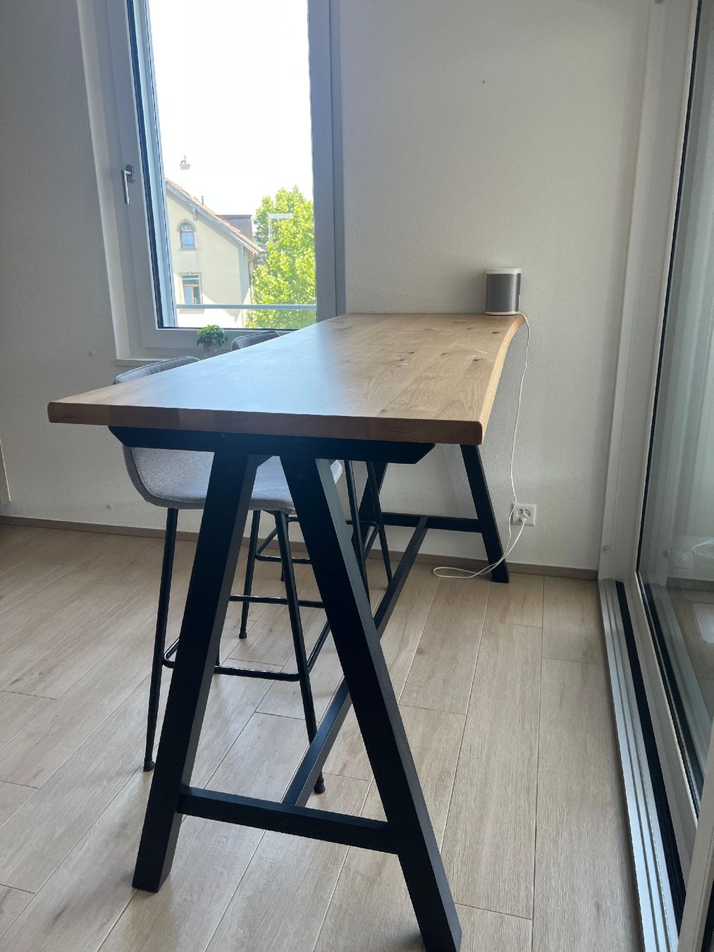 Jysk Tavoli: 180cm Stehtisch Massivholz mit 2 Barhocker – Nuovo (secondo la descrizione) da Ermatingen venduto da Gruene 1