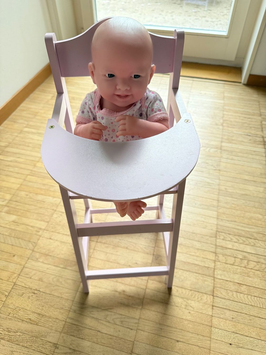 Puppen: Puppenhochstuhl mit Puppe – Gebraucht aus Dällikon von dahi1