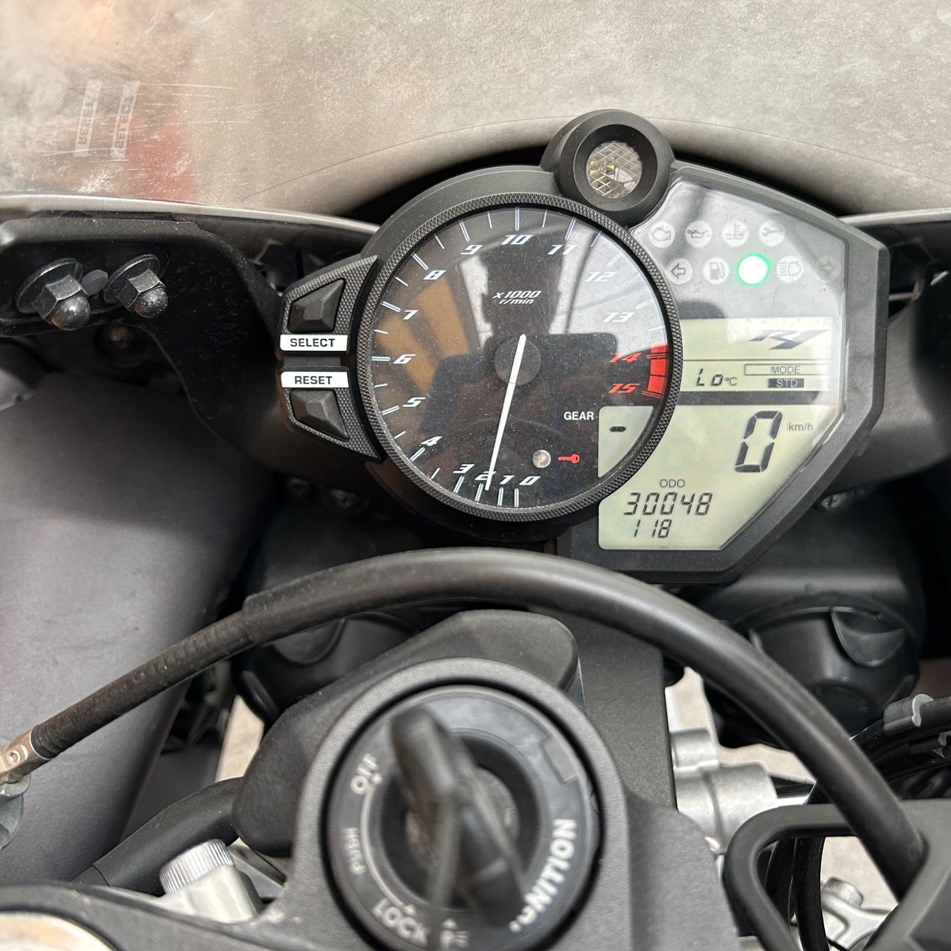 Yamaha Strada: Yamaha R1 cross plane – Usato da Etoy venduto da ahm_pv5k 5