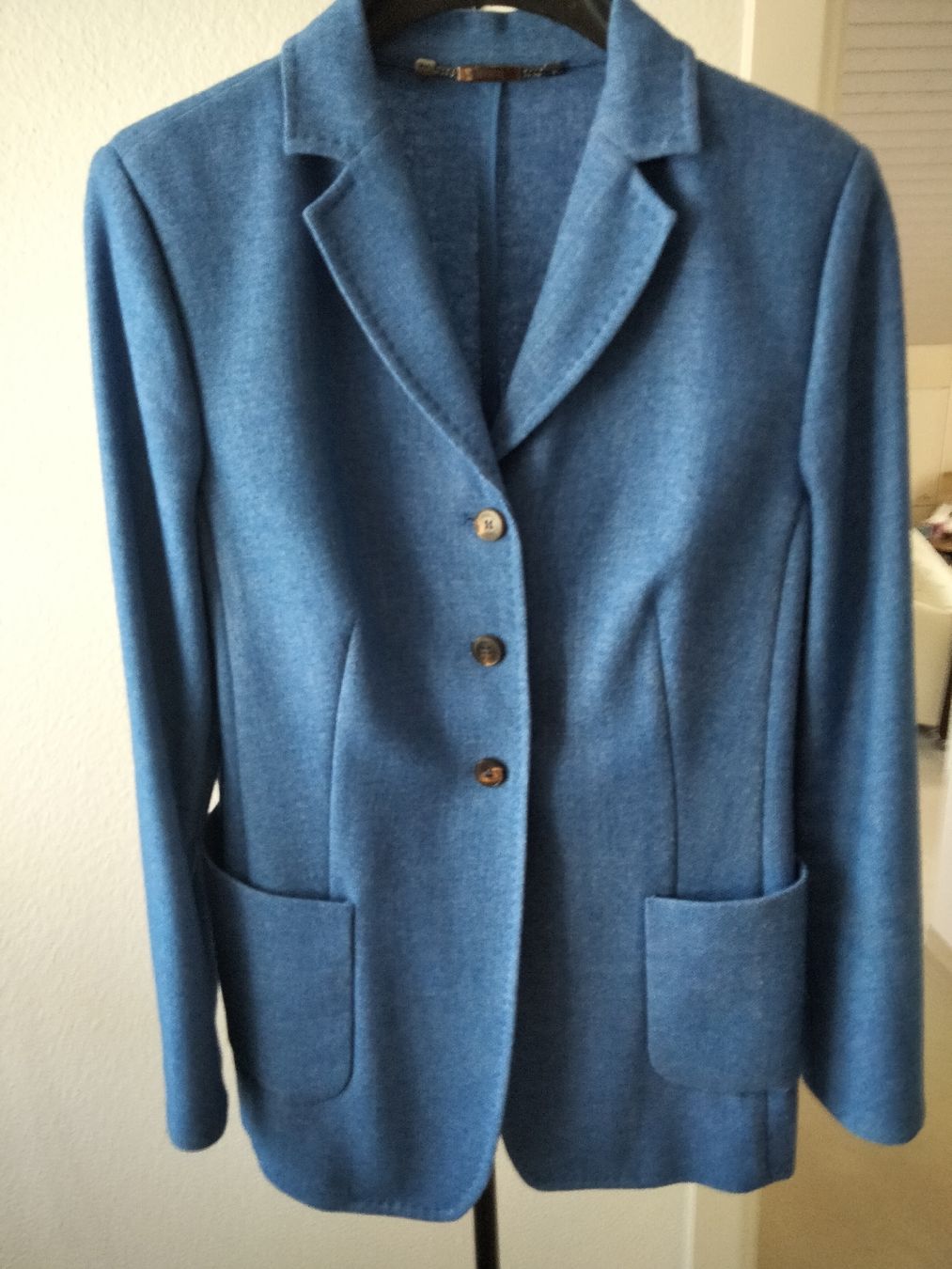 Vestes: Blazer NVSC0 blau Grösse 40 – D'occasion à Küsnacht ZH par turtlehouse