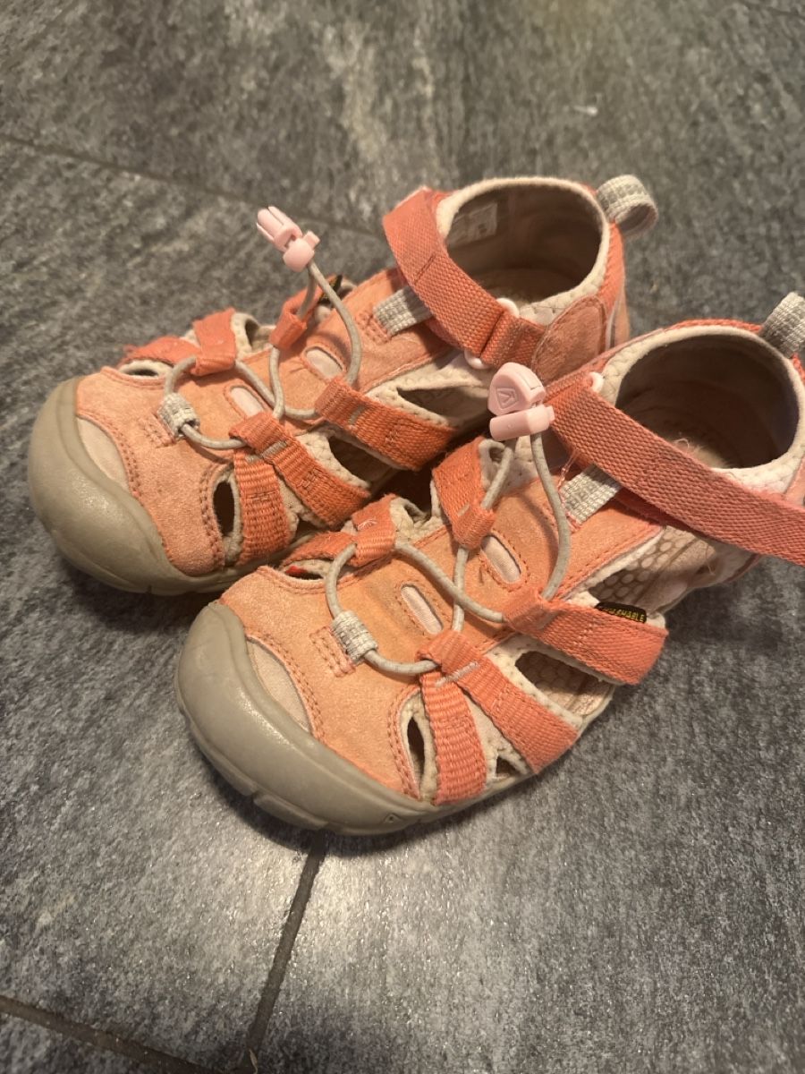 Keen Scarpe per ragazze: Keen Mädchen Sandalen Gr 34 – Usato da Wädenswil venduto da dor_ddx7