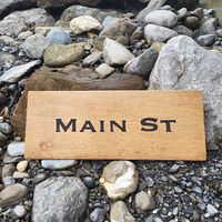 Holzschild Main St