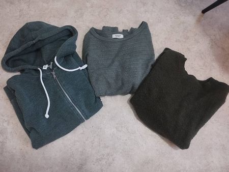 Dunkelgrüne Pullover/Shirts/Jäckli Grösse S