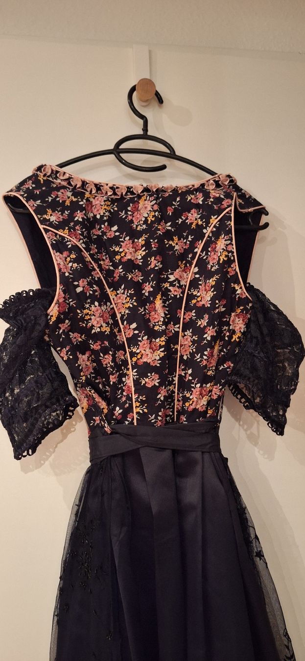 Vestiti: Dirndl schwarz geblümt Grösse L – Usato da Rüti ZH venduto da JeTre 2