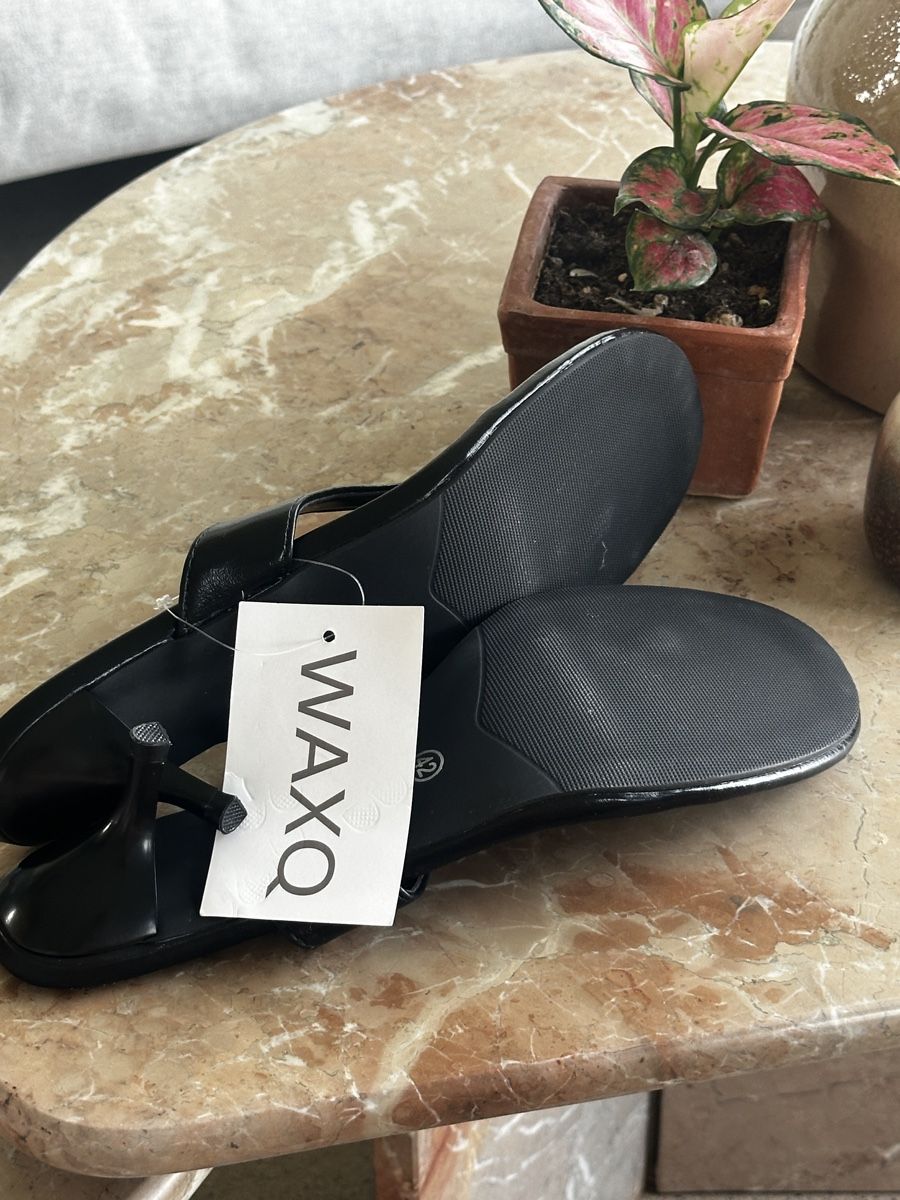 Damenschuhe: Sandalen mit Absatz schwarz Grösse 42 neu – Neu und originalverpackt aus Schlieren von axe_nr8f 3