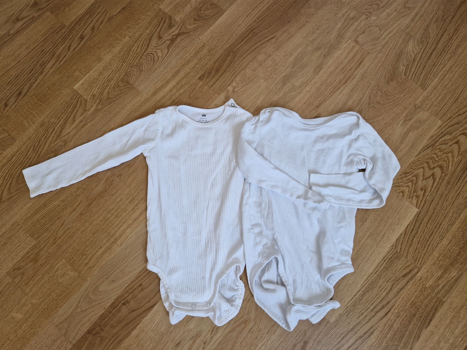Lotti & Set di vestiti: Langarmbodys Gr 104 z.T. neu – Nuovo (secondo la descrizione) da Zürich venduto da mel_mzx6