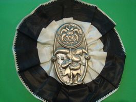 Fasnachtsplakette 1985 Zugsplakette Silber mit Rosette