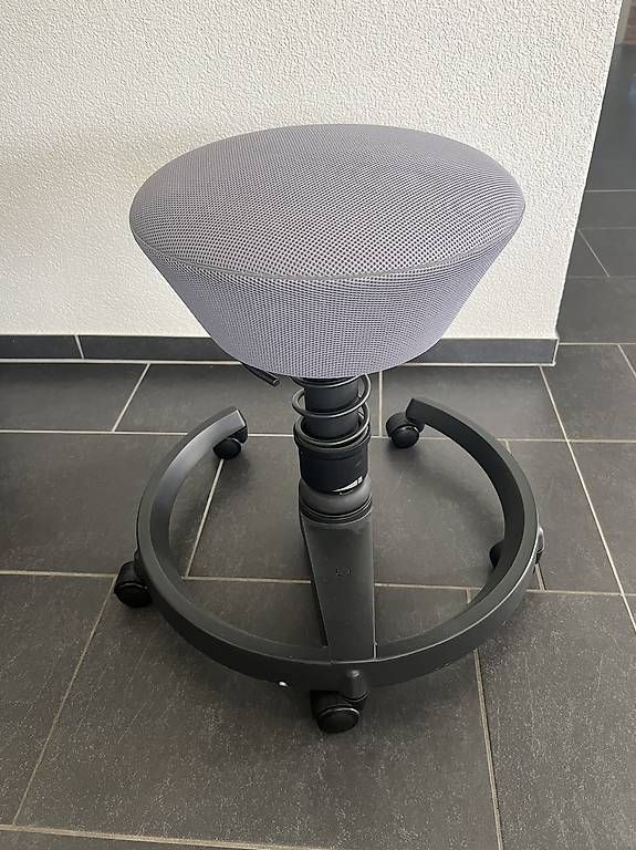 Hocker: Aeris swopper mit Rollen – Gebraucht aus Bonstetten von Jacqueline-Wi