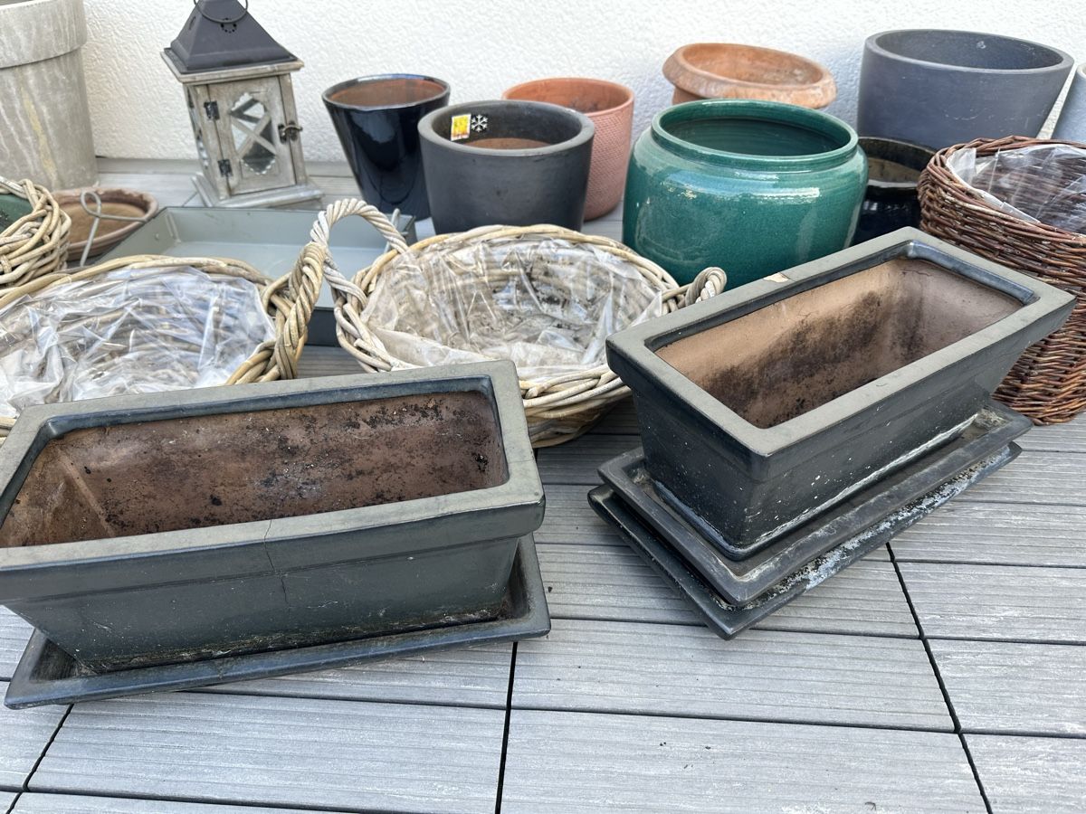 Vasi per fiori: Assorted Garden Pots And Planters Various Sizes – Usato da Obfelden venduto da Luzerner01 7