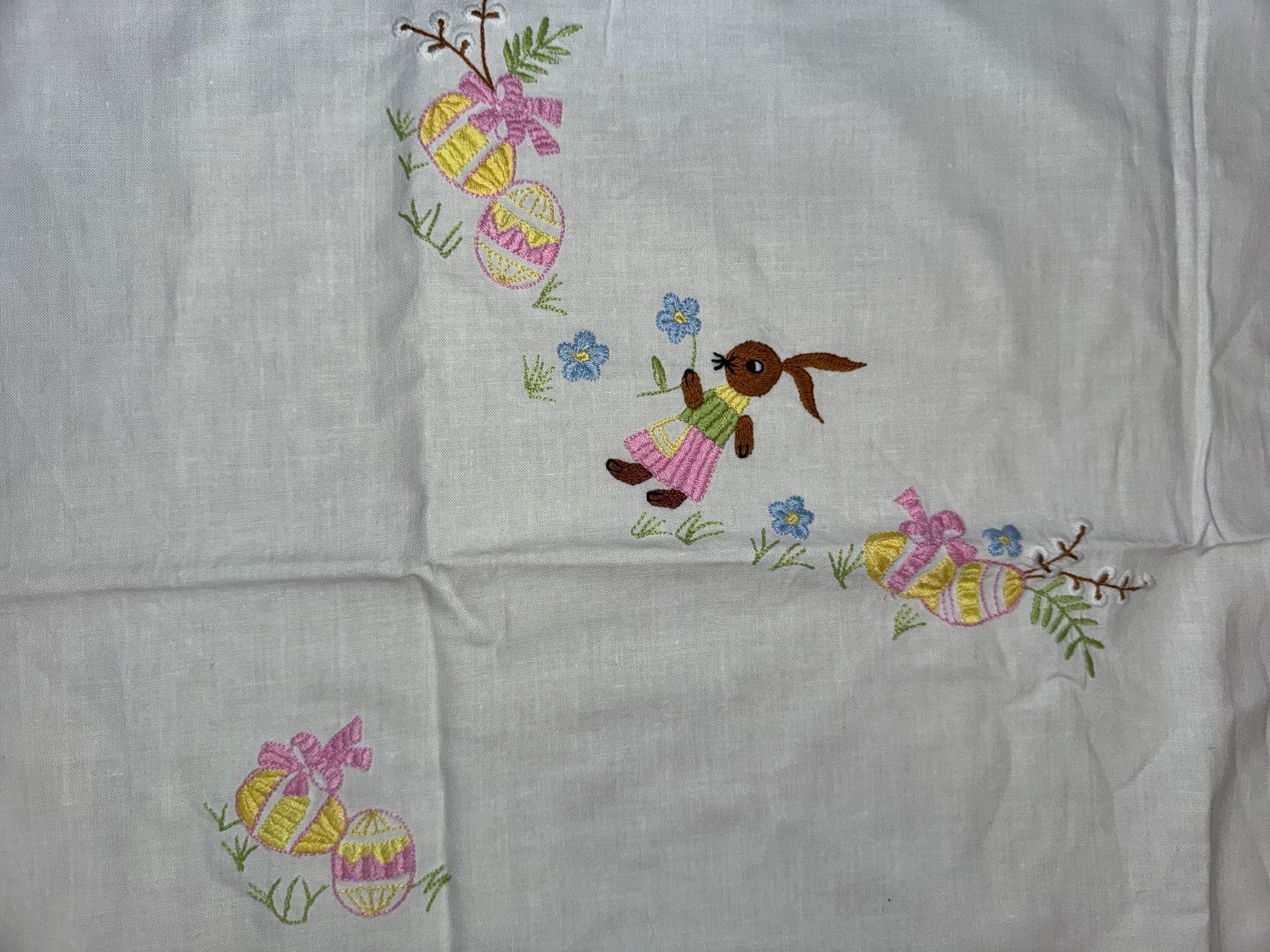 Altra biancheria da tavola: besticktes Tischdeckchen für Ostern – Usato da Grosswangen venduto da Second_hand_paradise 3