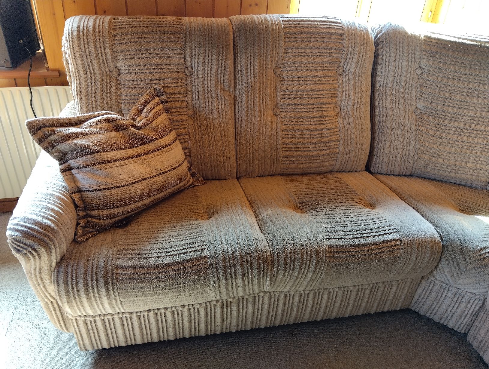 Divani: Altes Ecksofa mit Kissen – Difettoso da Brienz BE venduto da ThomysHobbyLobby 1