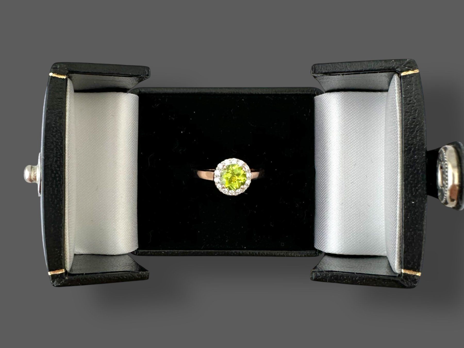 Anelli: KURZ, Peridot - Saphir - Diamant - Ring – Usato da Zuzwil SG venduto da artimmo 6