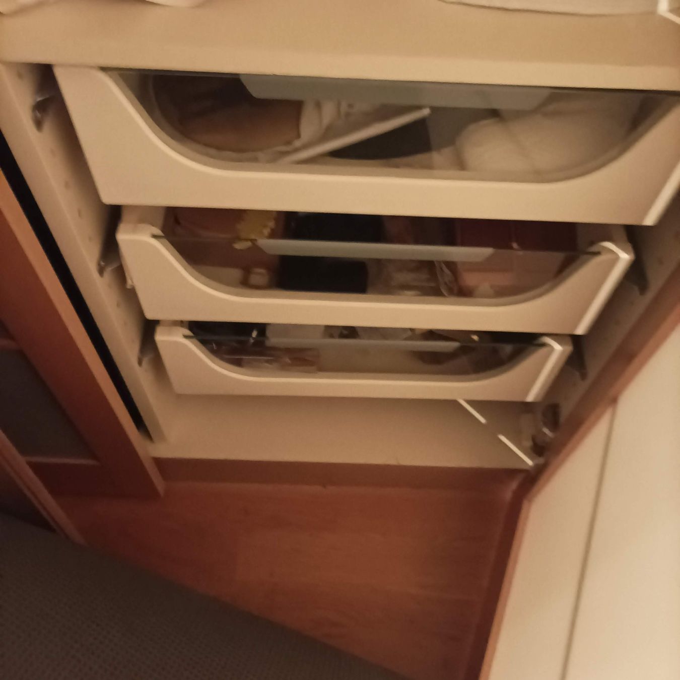 Schränke: Kleiderschrank – Gebraucht aus Zürich von janinehudson 9