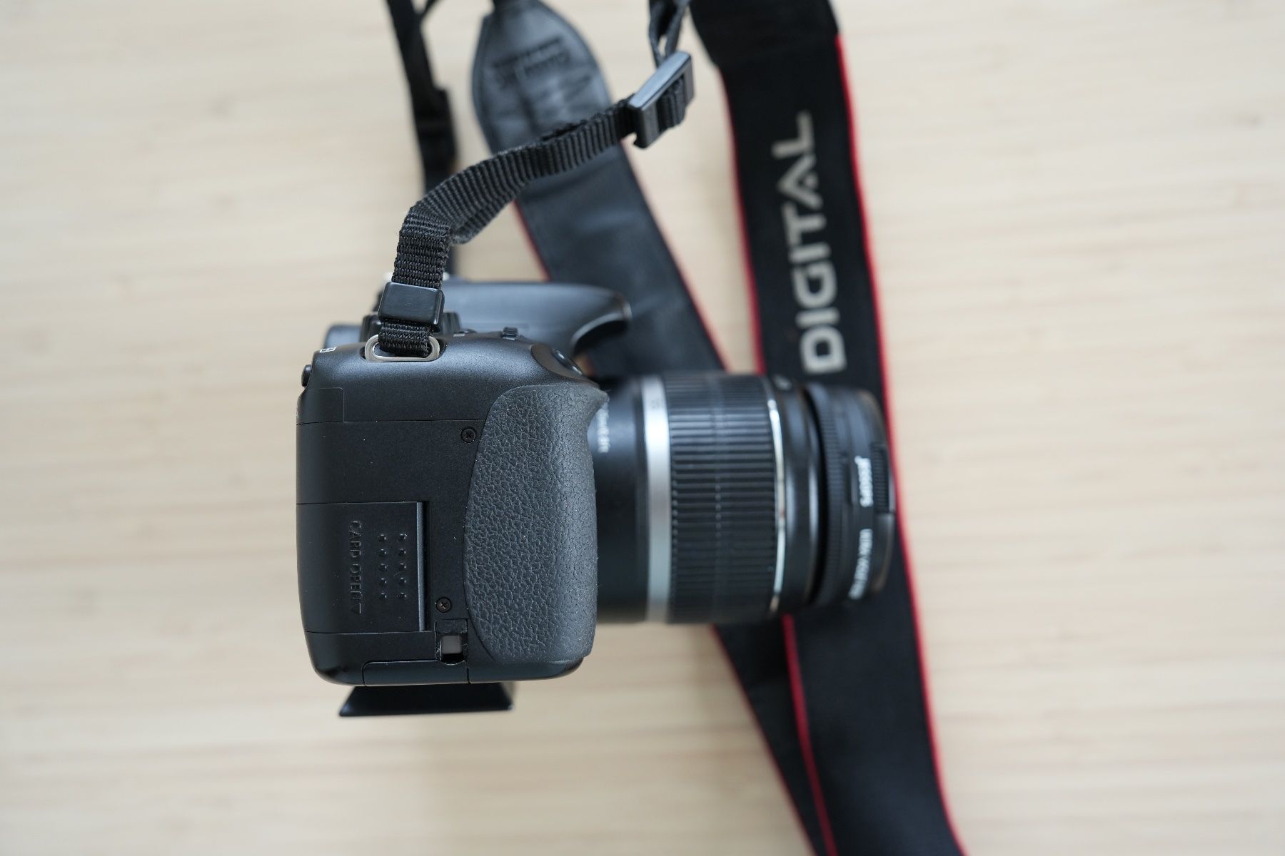 Canon Fotocamera: Canon EOS 550D DSLR Bundle mit viel Zubehör – Usato da Horgen venduto da sim_m5pj 6