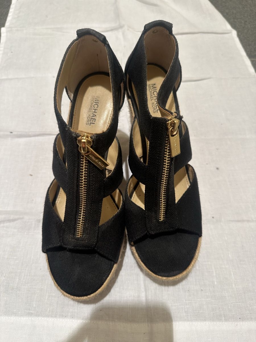 Michael Kors Damenschuhe: Michael Kors black wedges EU36.5 – Gebraucht aus St. Niklausen LU von lau_259n 1