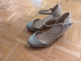 Sommer Keilabsatz Schuhe, hellgrau, Grösse 38, Top Zustand