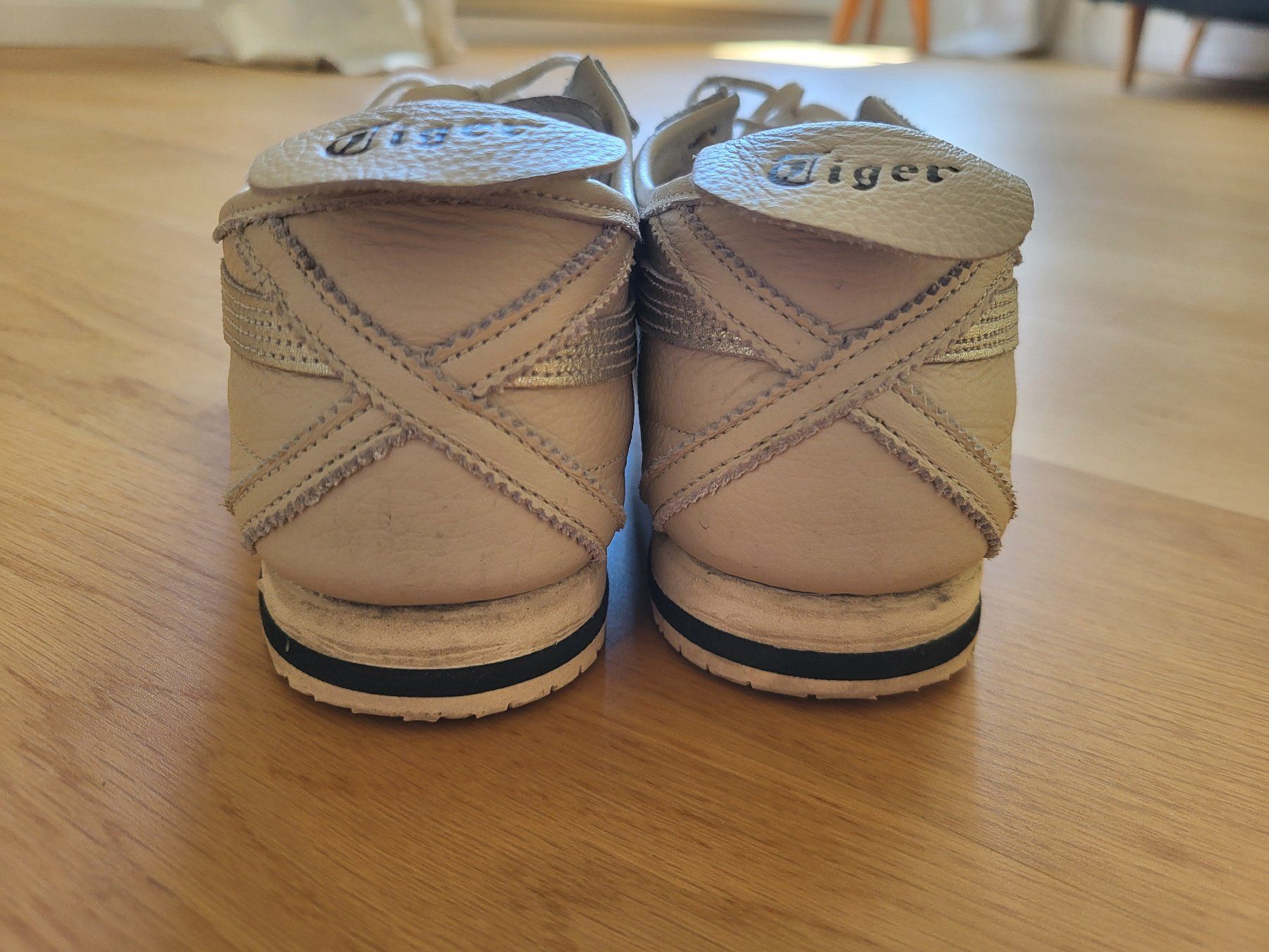 Onitsuka Scarpe da uomo: Onitsuka Tiger 40.5 Beige mit silbernen Streifen – Usato da Luzern venduto da Piparkakku 3