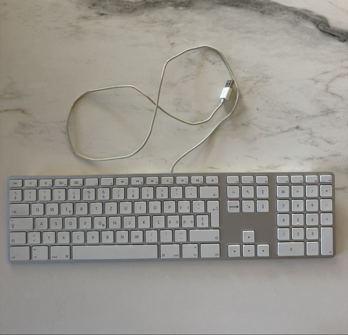 Apple Tastaturen: Apple Keyboard USB mit Ziffernblock CH – Gebraucht aus Zofingen von giu_p72q