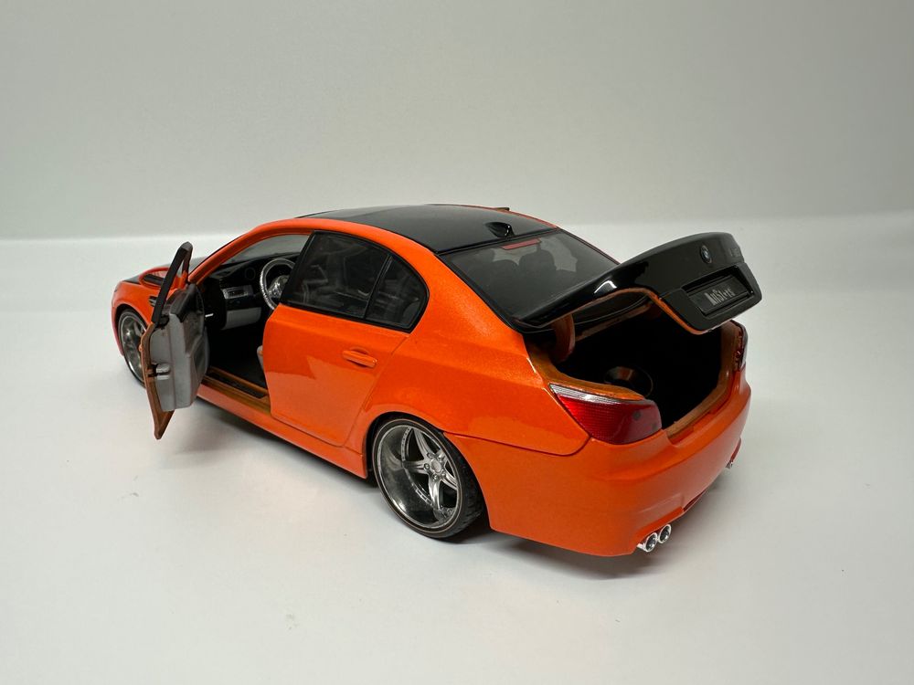 BMW M5 V10 E60 1:18, schwarz-orange, Allstars, Maisto