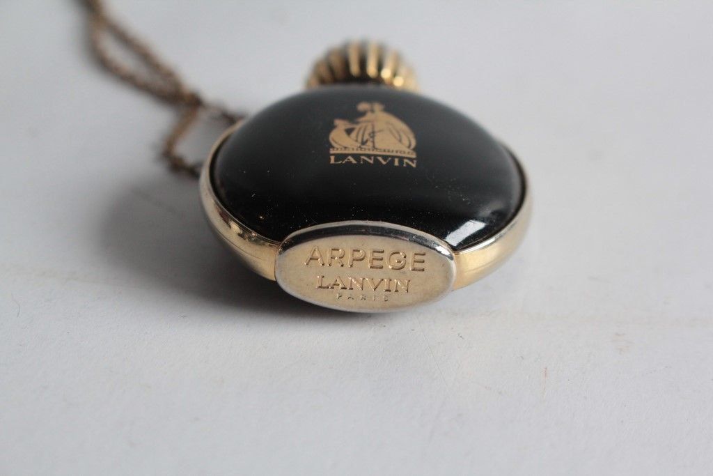 Lanvin Profumi & Eau de Toilette: Collier Pendentif flacon de parfum Arpège de Lanvin vintage – Usato da Vandoeuvres venduto da Dom-Tom 3