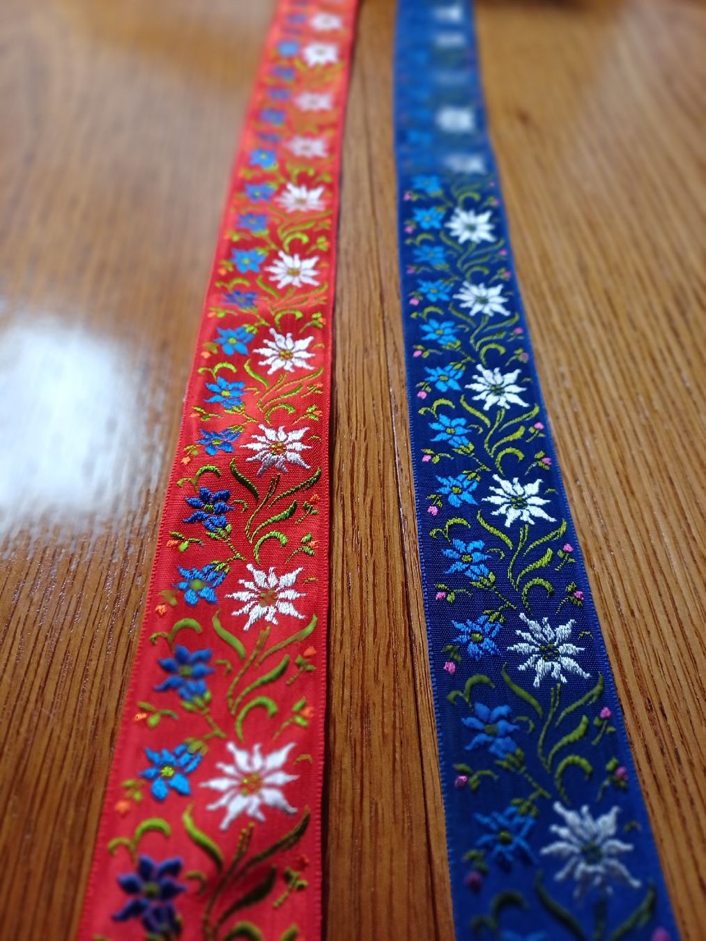 Nastri decorativi: 2 Rollen schön bestickte Stoff-Bänder – Nuovo (secondo la descrizione) da Gächliwil venduto da lesidees 3