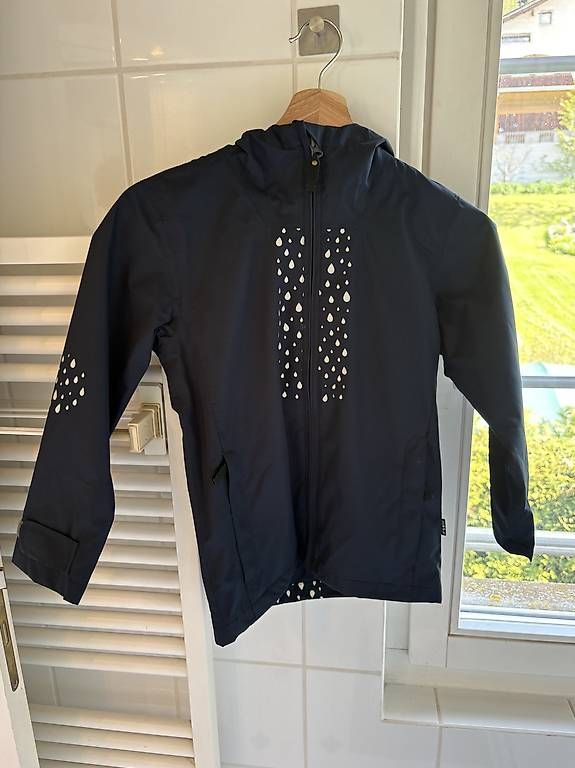 Giacche & Cappotti: Kinder Regenjacke Gr. 128 mit Reflektoren – Usato da Malans GR venduto da Lena_8315