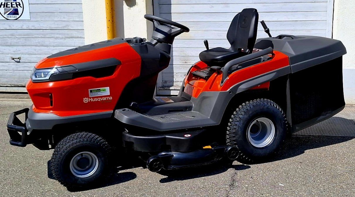 Husqvarna Tondeuses à gazon: Rasentraktor Husqvarna TC220T – Neuf avec emballage d'origine à St. Gallen par BGT02 3