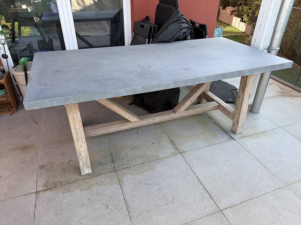 Tische: Outdoor Tisch massiv  – Gebraucht aus Stein AG von man_n6w8
