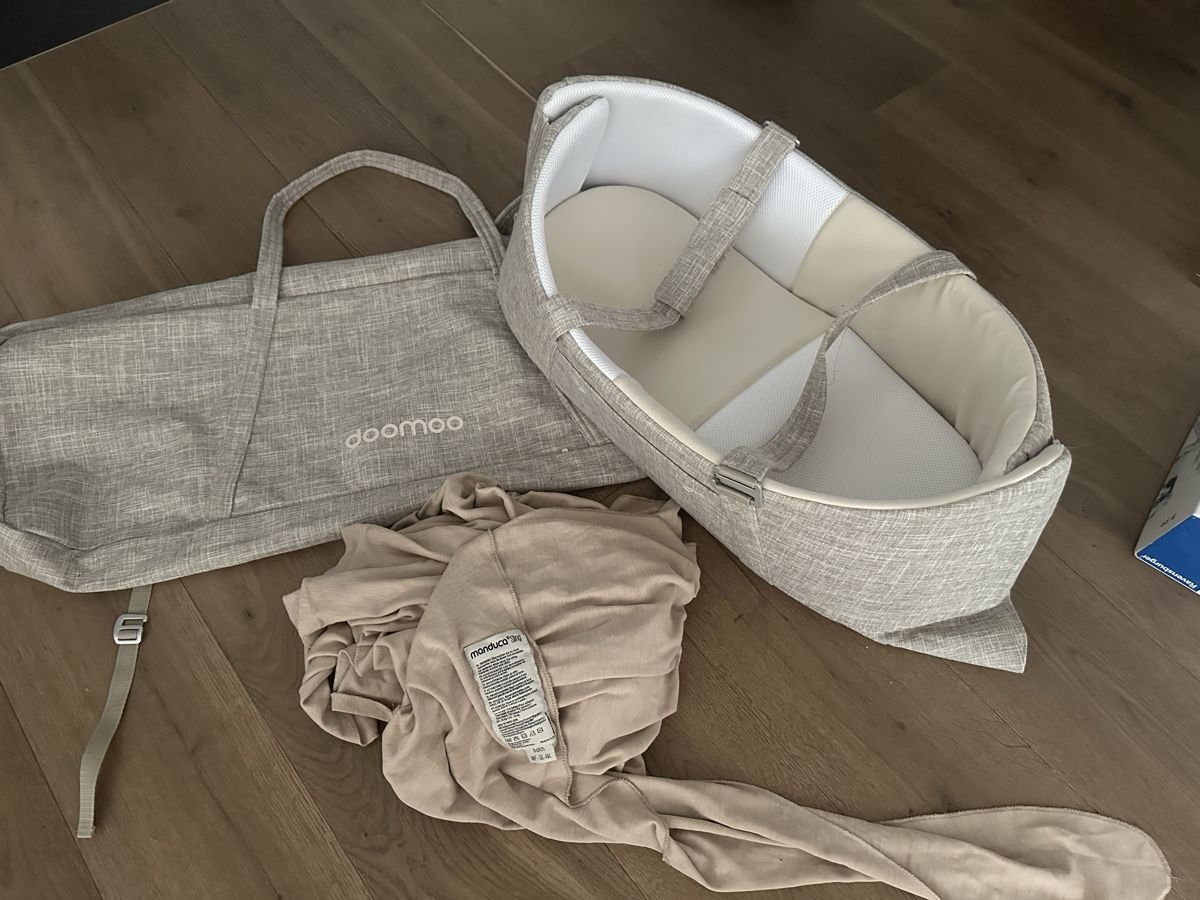 Porte-bébés ventraux & dorsaux: Doomoo Kuschelnest und Tragetuch Manduca neuwertig – D'occasion à Altendorf par Quietwater