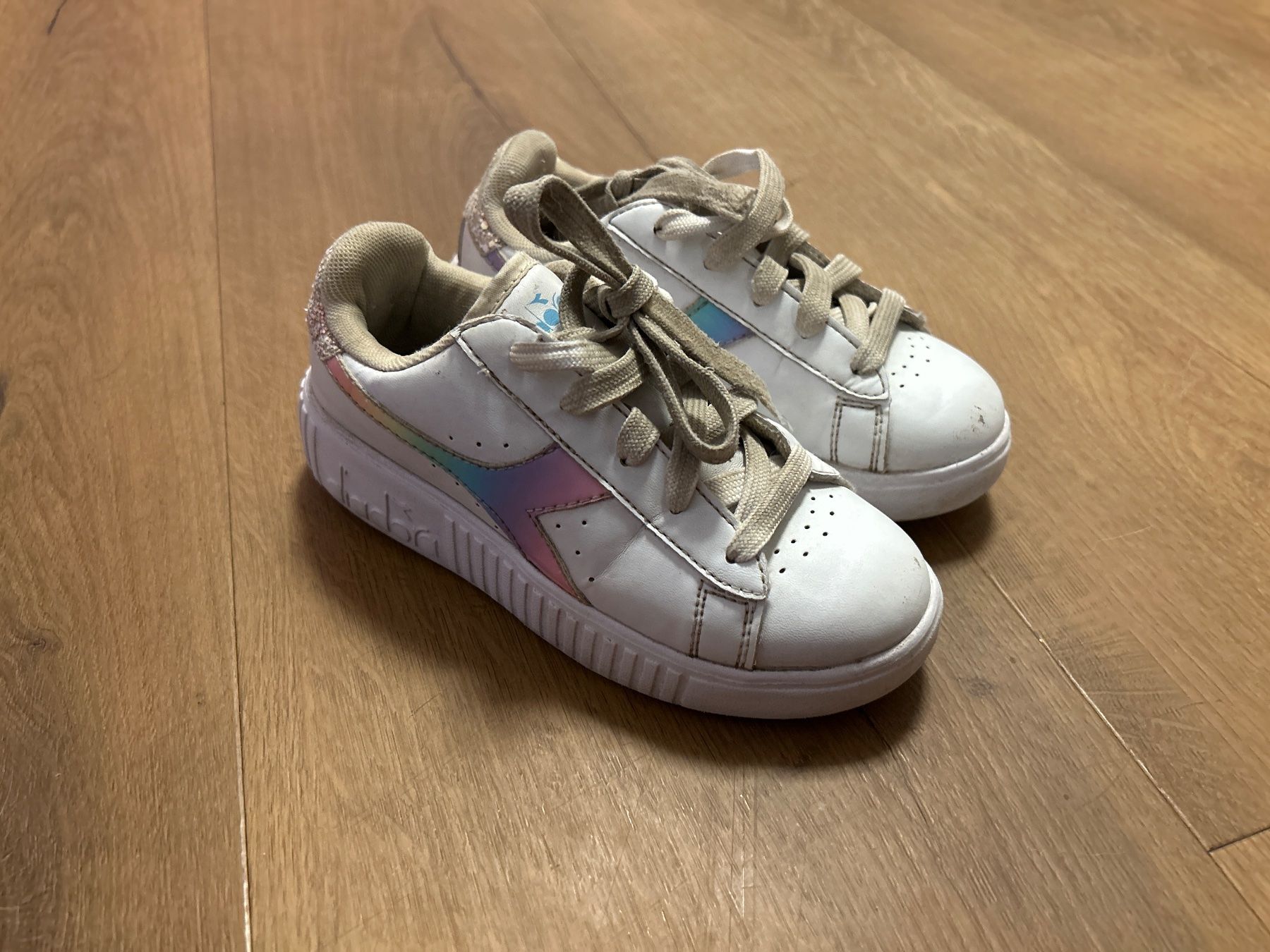 Scarpe per ragazze: Sneakers Turnschuhe Mädchen Gr 31 – Usato da Regensdorf venduto da Spyke55