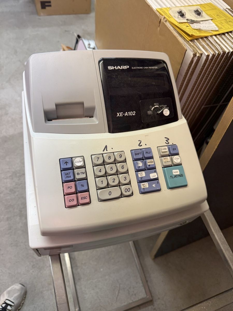 Sharp Registratore di cassa: Registrierkasse Sharp XE-A102 mit Anleitung gebraucht – Usato da Zürich venduto da Mothai