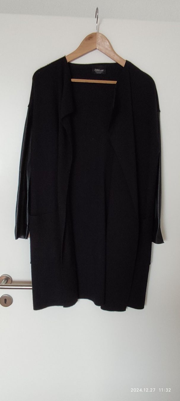 Zara Cappotti: Zara Damen schwarzer Cardigan – Usato da Wil SG venduto da Chilla88 1