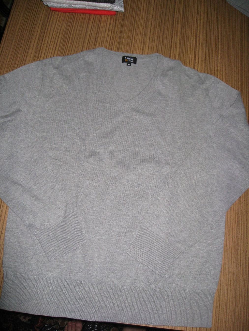 Maglioni & Felpe: Herren - Pullover m. V-Ausschnitt Baumwolle hellgrau Gr. M – Nuovo (secondo la descrizione) da Flüelen venduto da Diversicum-Textil