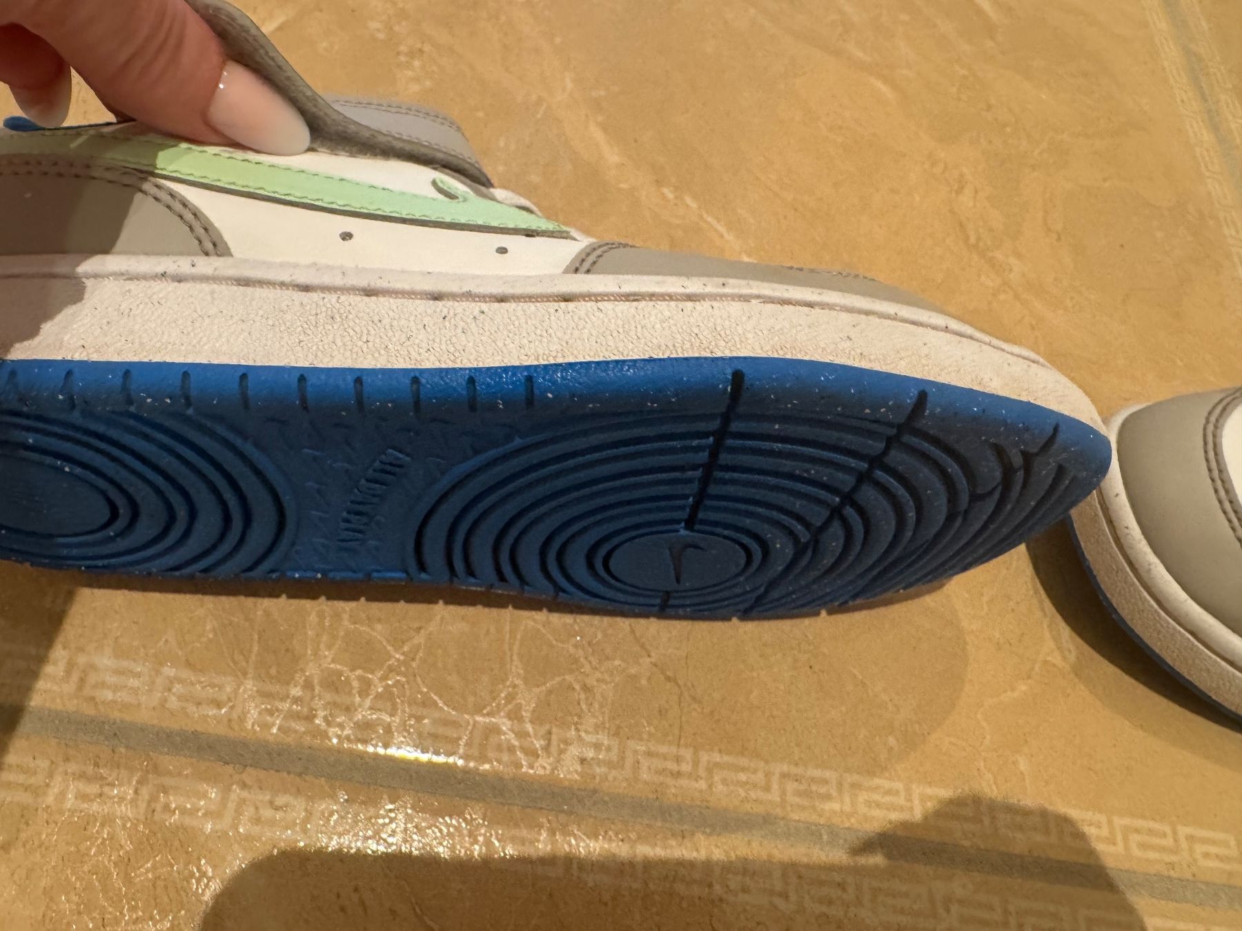 Nike Scarpe per ragazzi: Nike coole Sneakers, 35 – Usato da Klingnau venduto da Markus14 1