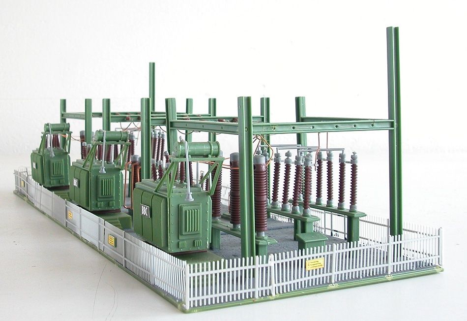 Modellini di ferrovie: BBC Transformator-Anlage zu Spur H0 – Usato da Oberwil BL venduto da Klang 3