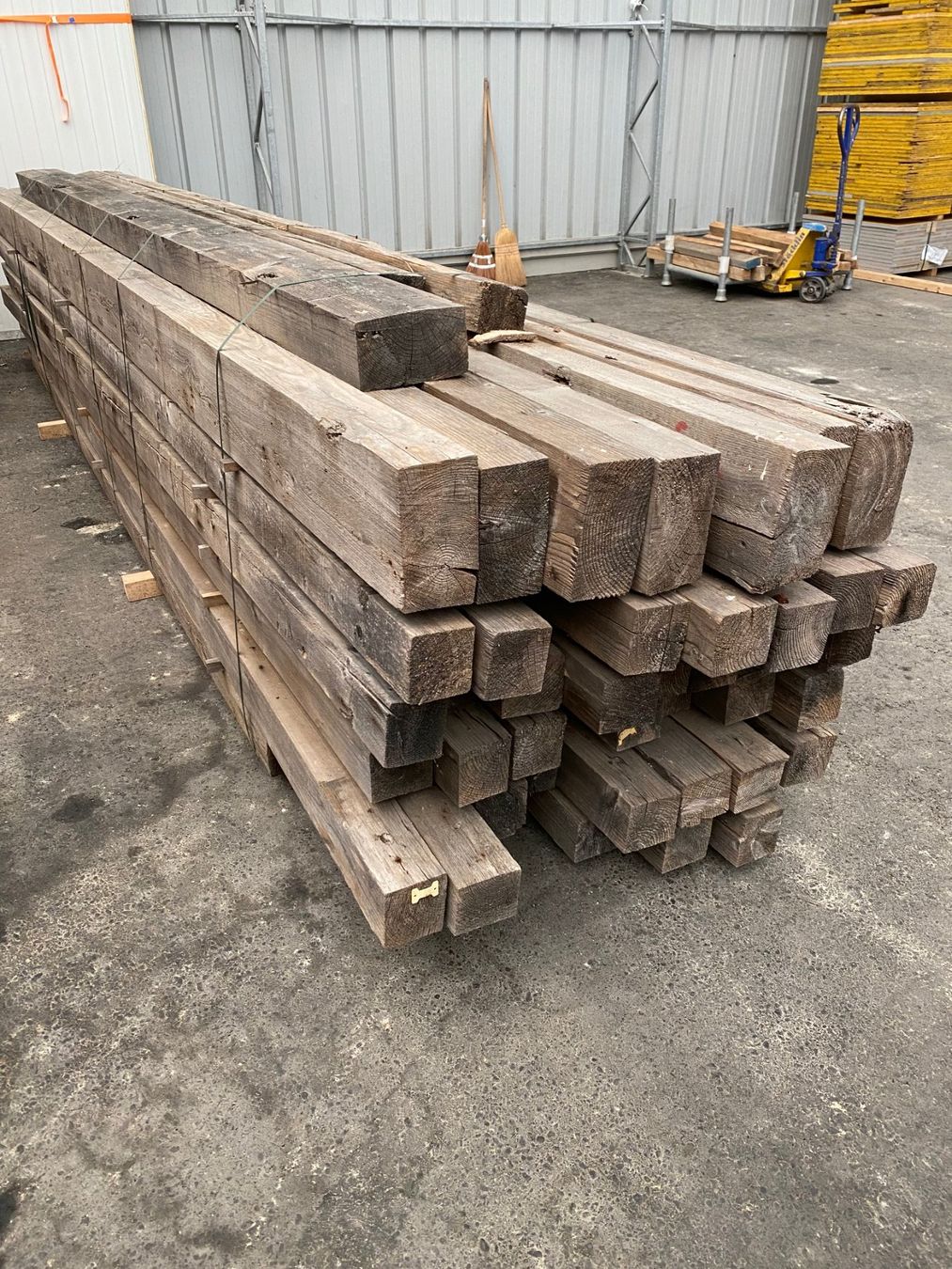 Articles en bois: Bauholz / Kantholz – D'occasion à Oensingen par Blaumann0 1