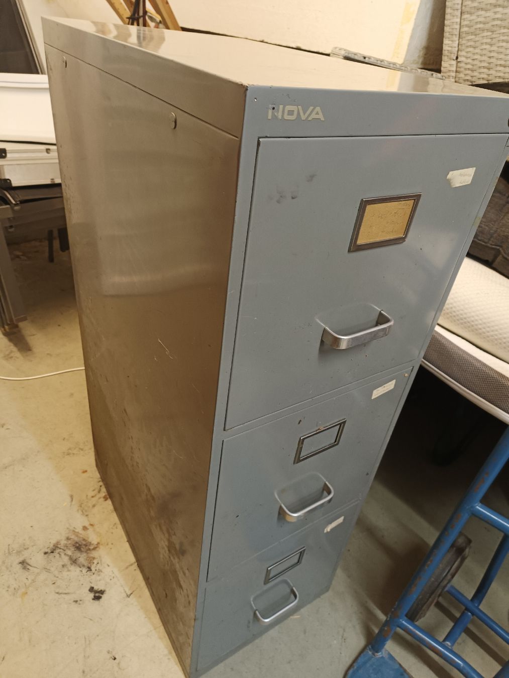 Kit di costruzioni: Metallschrank mit Schubladen – Usato da Pfäffikon ZH venduto da K-V-M 1