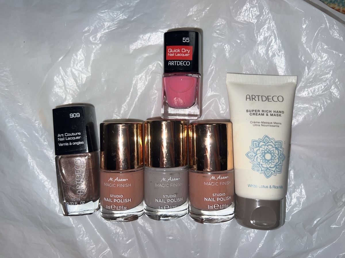 Smalto per unghie: Neu Nagellack und HandCreamMask – Nuovo e nell'imballaggio originale da Oberentfelden venduto da Dianaaaaaa