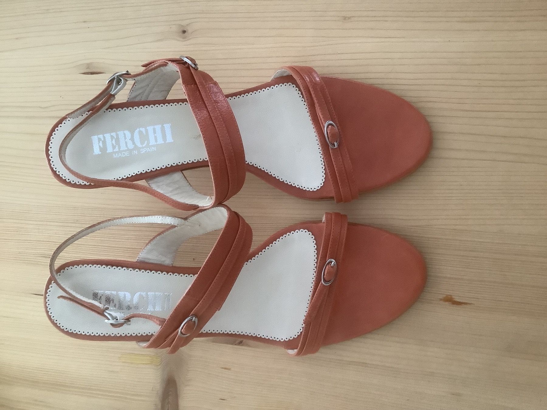 Scarpe da donna: Sandalen mit kleinem  Absatz Leder Grösse 39 – Usato da Büttikon AG venduto da Ranchero500