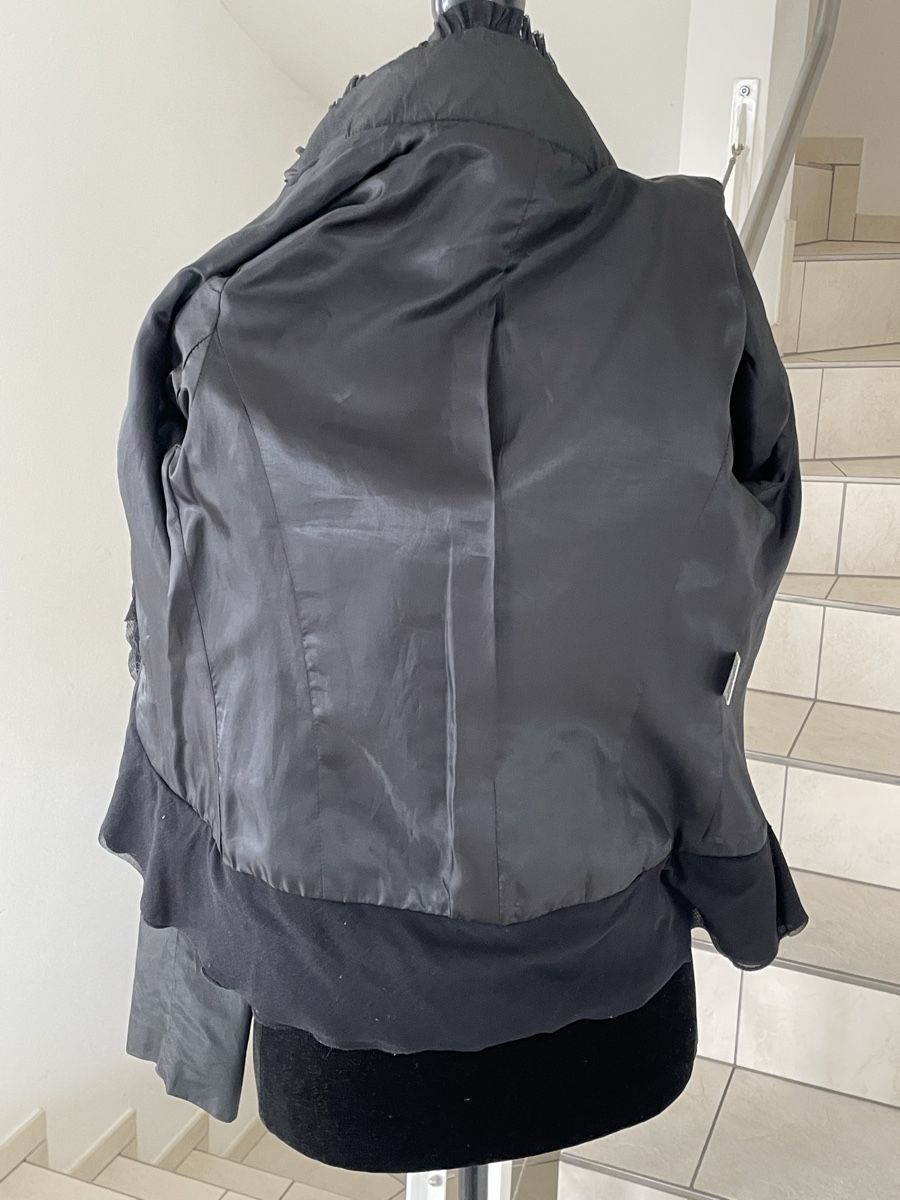 Giacche: Black Ruffle Jacket - Stylish & Lightweight – Usato da Richterswil venduto da Prangins9 4
